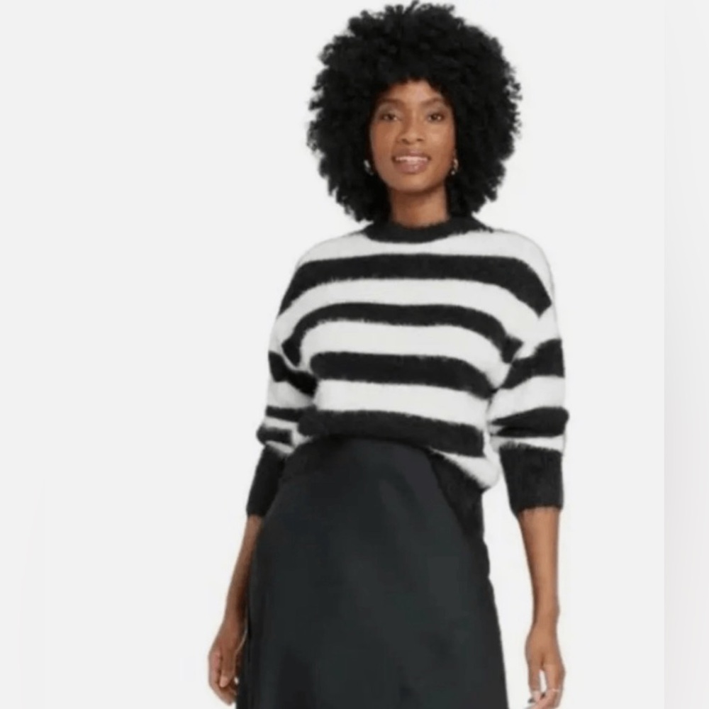✨A New Day Woman’s Black and White Fuzzy Sweater Size S